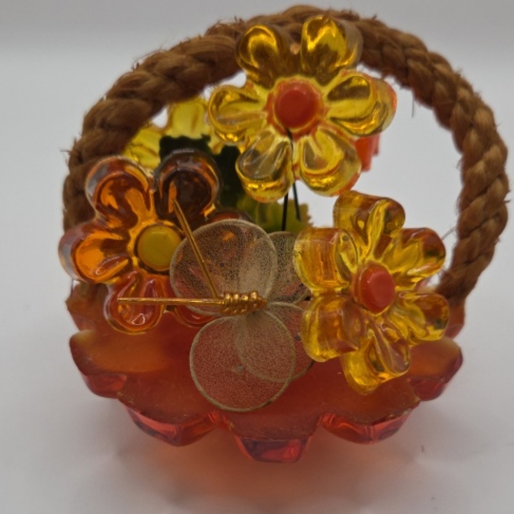 Vibrant Vintage Lucite Floral Daisy & Butterfly Decor 60s 70s - Picture 2 of 7